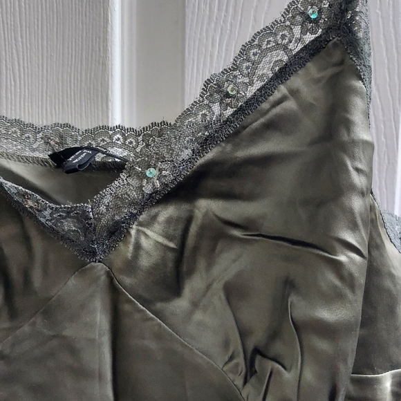 Intimate Tank Top - Picture 3 of 4